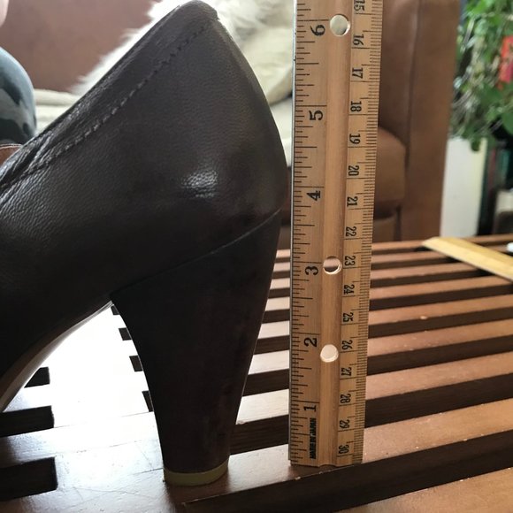 Brown leather t-strap heels -- Browns ID label - Picture 7 of 7